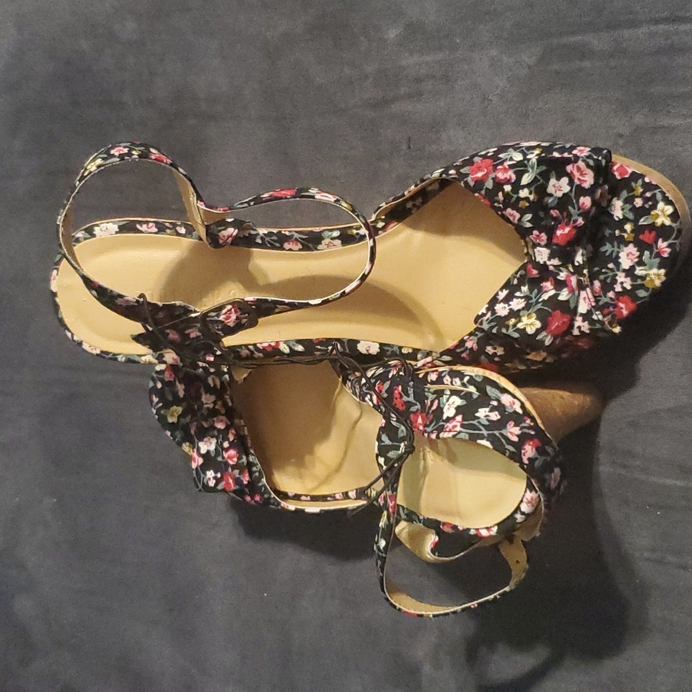 Floral Bow Wedge Sandals